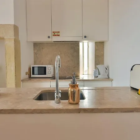 Plum Guide - Horseplay Apartment Lisbon